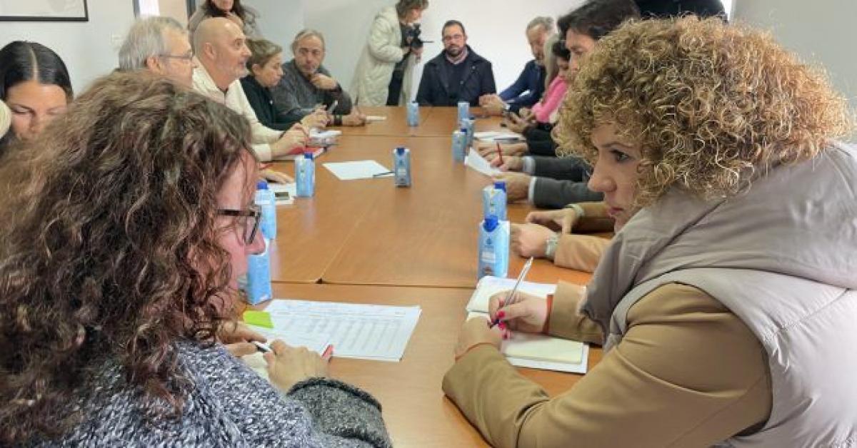 Julia Perea y M Eugenia Limn, secretarias generales de CCOO y PSOE de Huelva en unmomento del encuentro